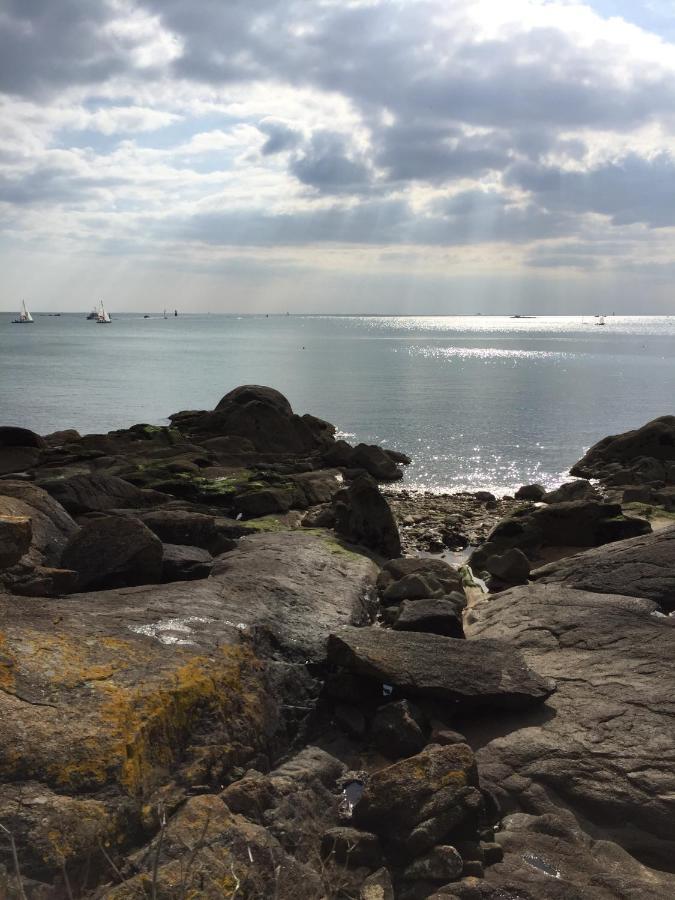 דירות קונקרנו Au Bord De L'Eau A Concarnoloc מראה חיצוני תמונה